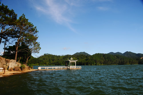 船游青南湖