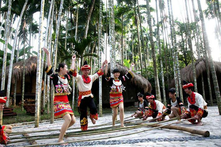 甘什岭槟榔谷原生态黎苗文化旅游区