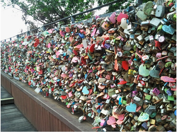 韩国爱情锁墙