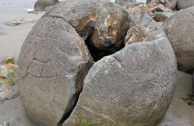 摩拉基圆石